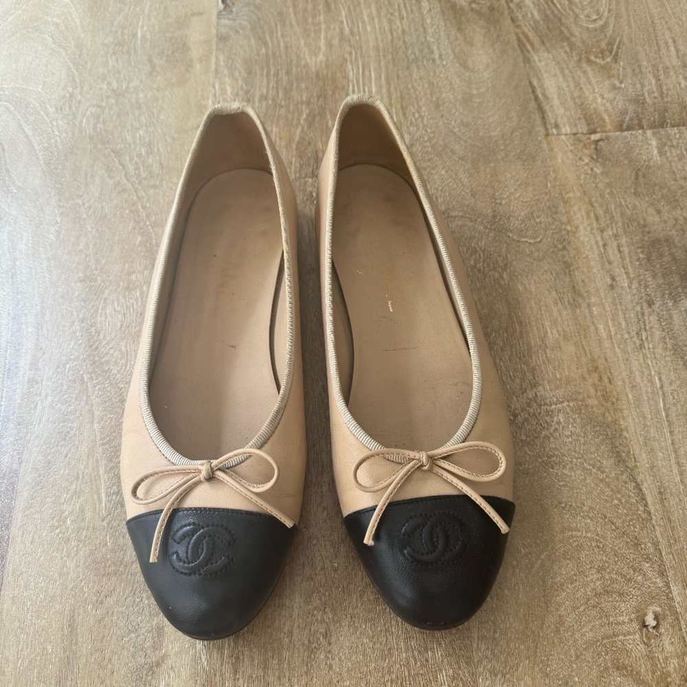 Chanel Ballet Flats - Lambskin, beige & black